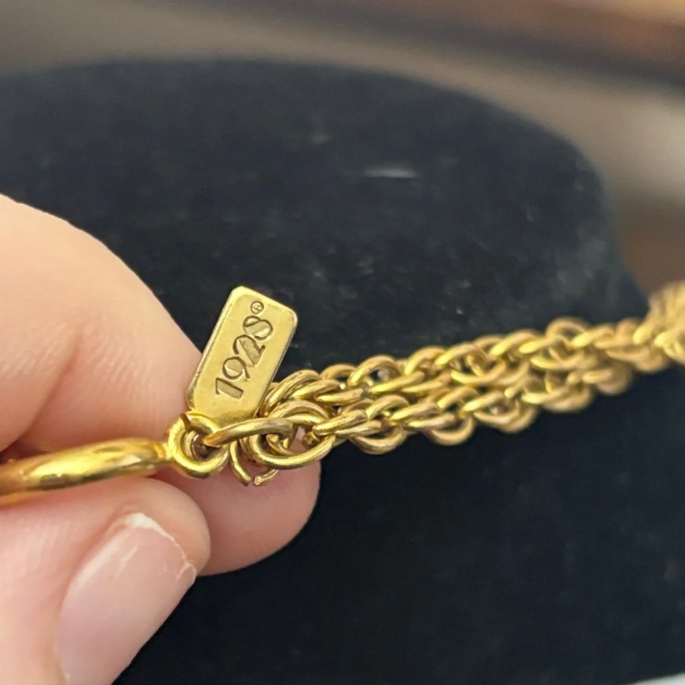 1928 Gold and Burgundy Crest Necklace - Picture 2 of 4